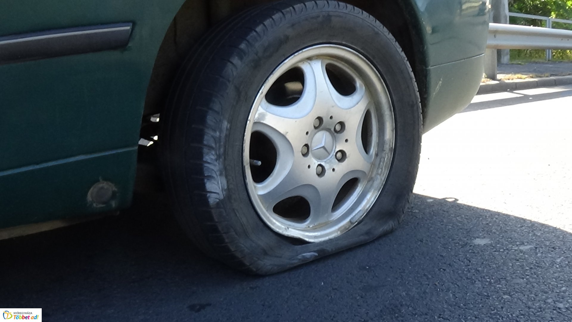 Baleset történt a 4-es számú főútvonal Debreceni úti felüljárójánál