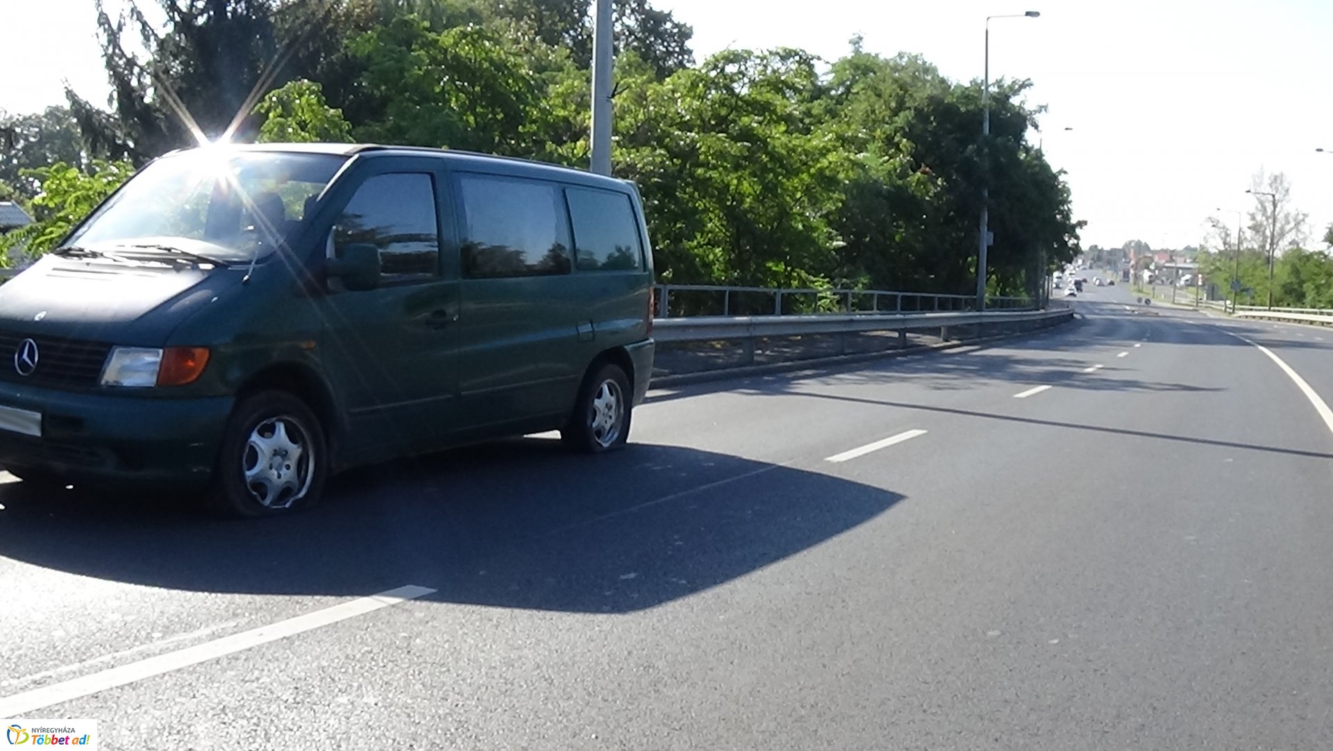 Baleset történt a 4-es számú főútvonal Debreceni úti felüljárójánál