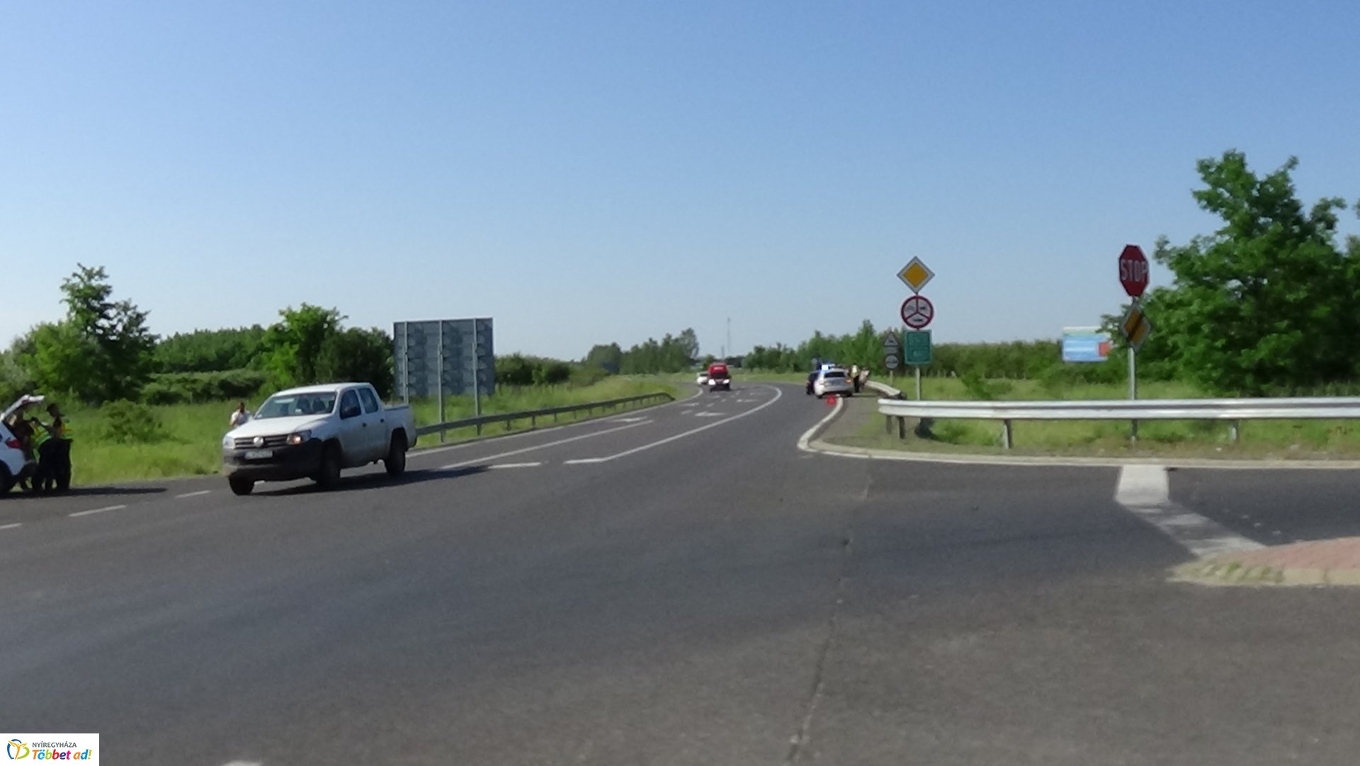 Baleset történt a 403-as elkerülő és a 4-es számú főút kereszteződésénél