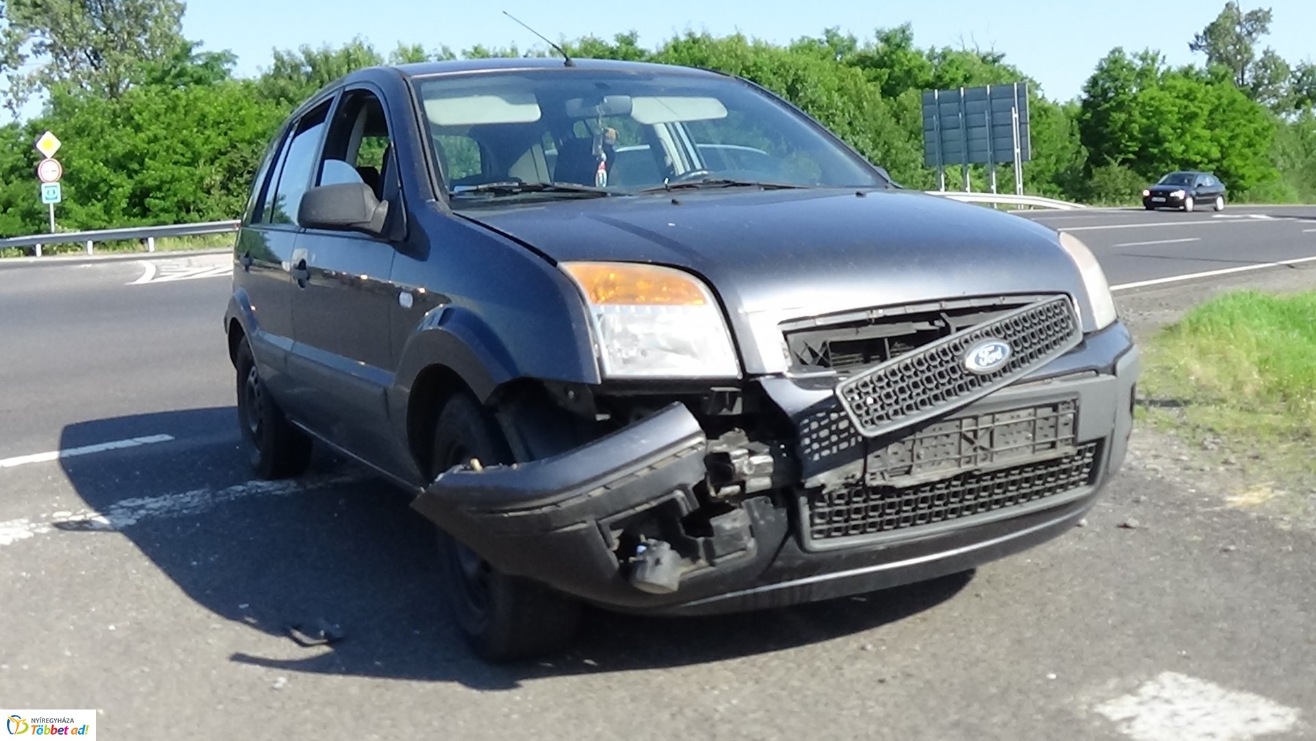 Baleset történt a 403-as elkerülő és a 4-es számú főút kereszteződésénél