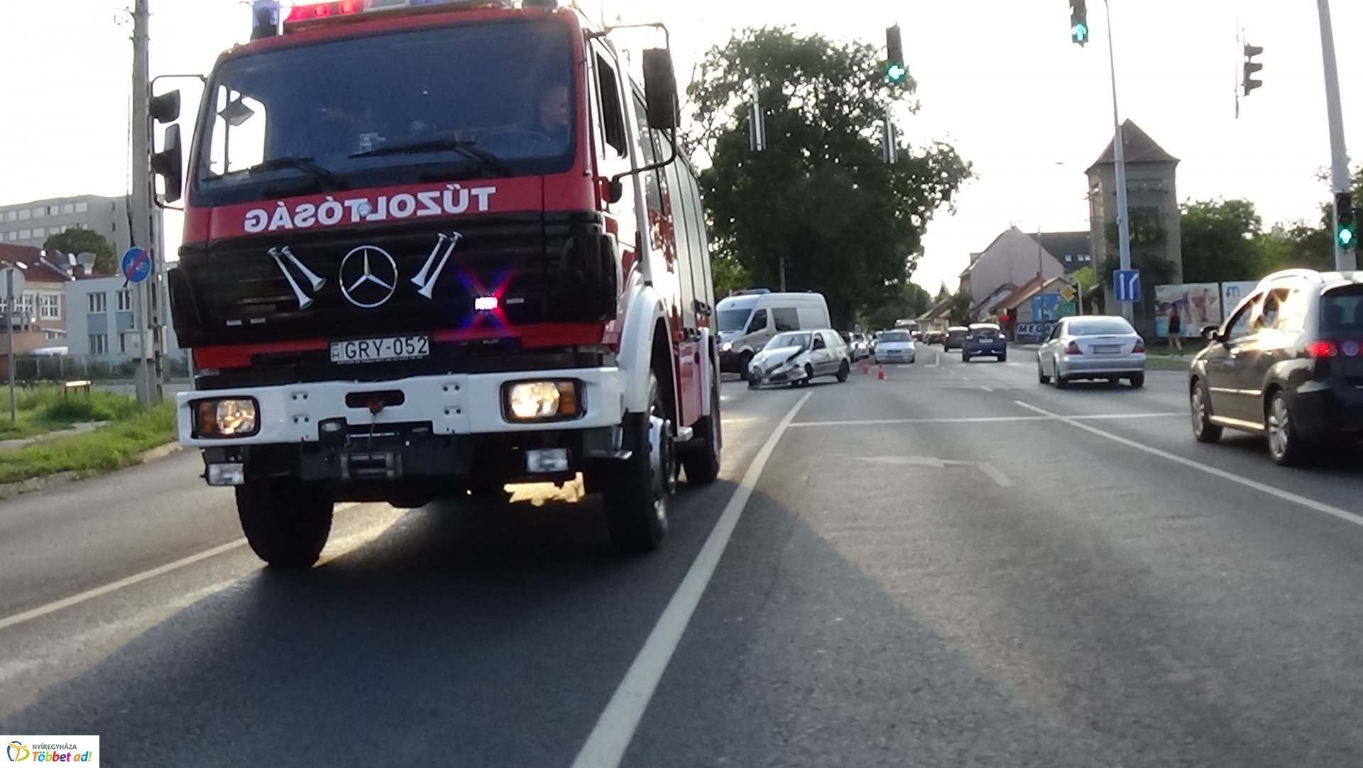 Baleset történt a Család és az Orosi út csomópontjában 