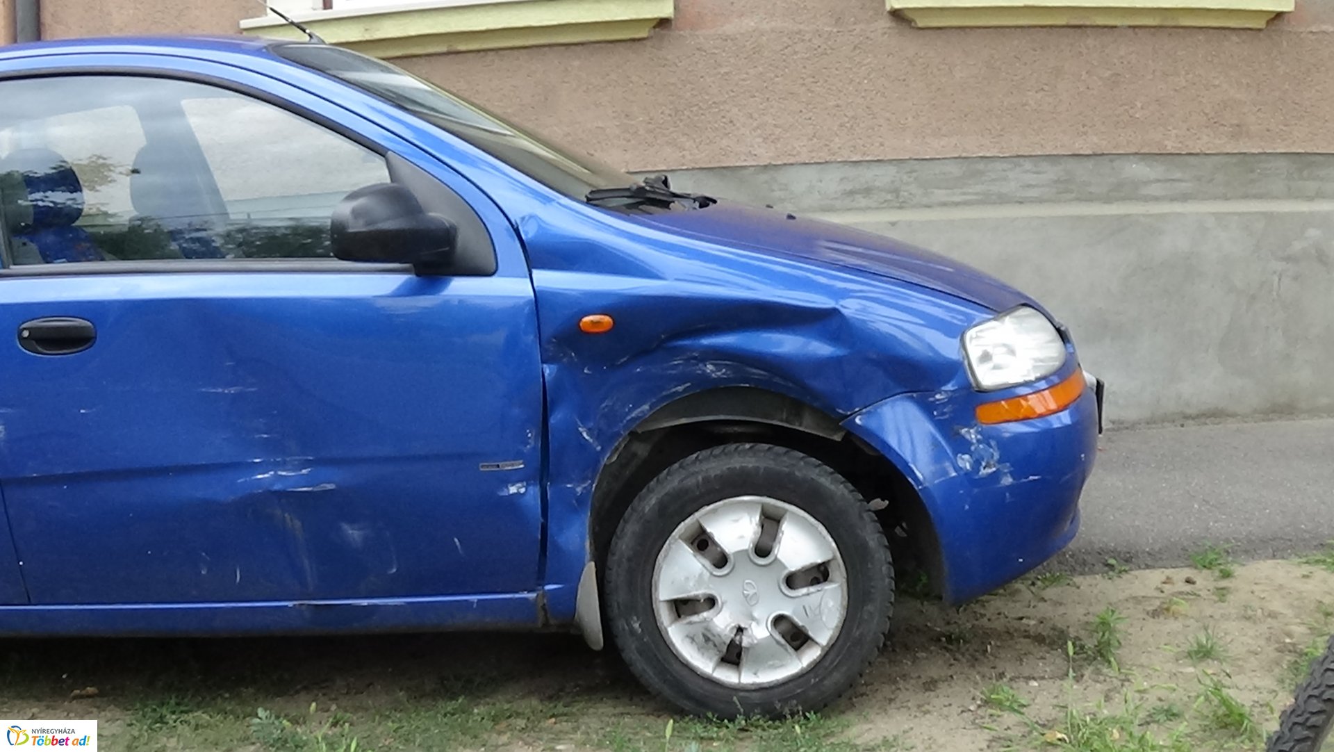 Baleset történt a Kiss Ernő és a Deák Ferenc utcai csomópontban