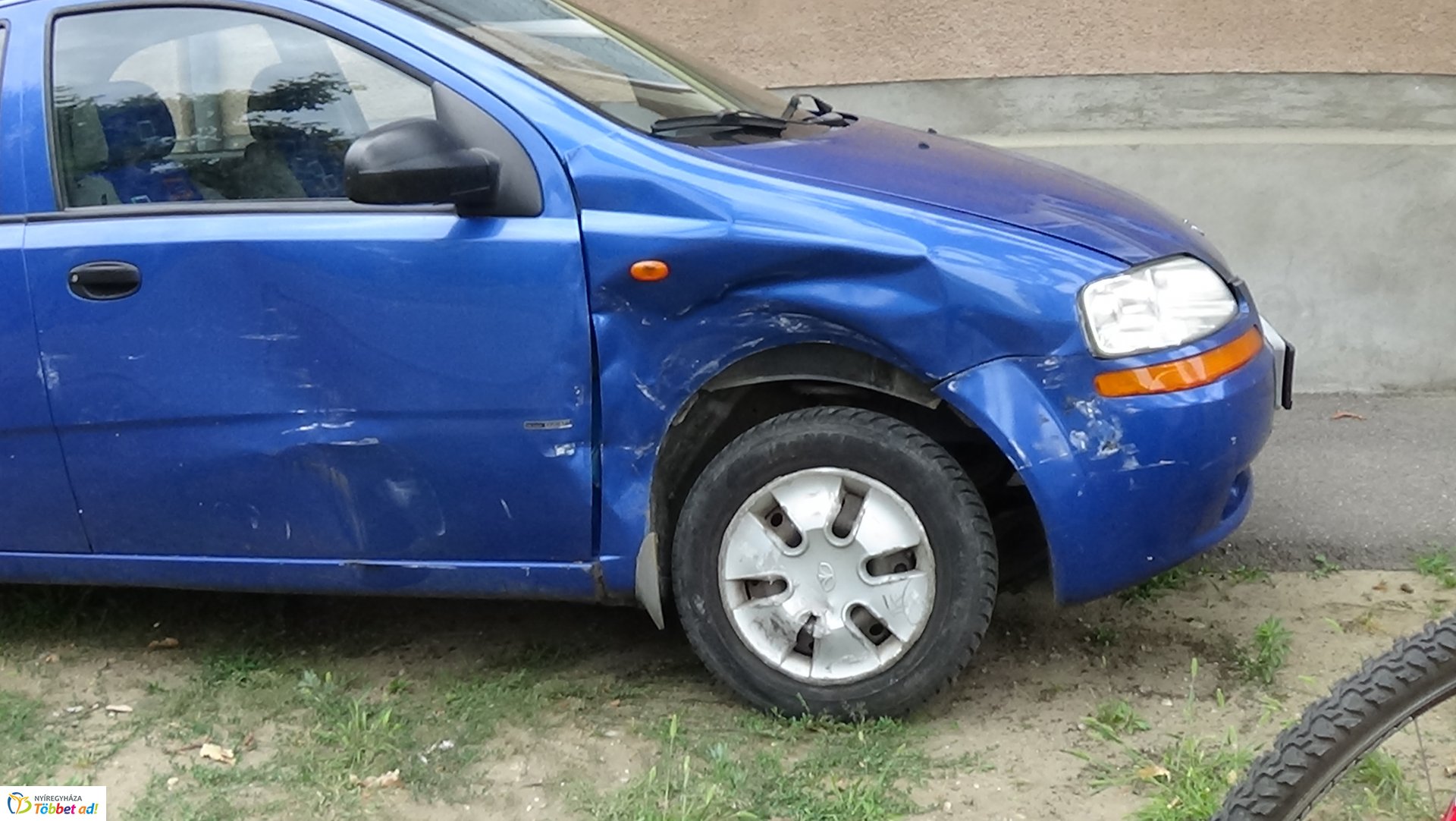 Baleset történt a Kiss Ernő és a Deák Ferenc utcai csomópontban