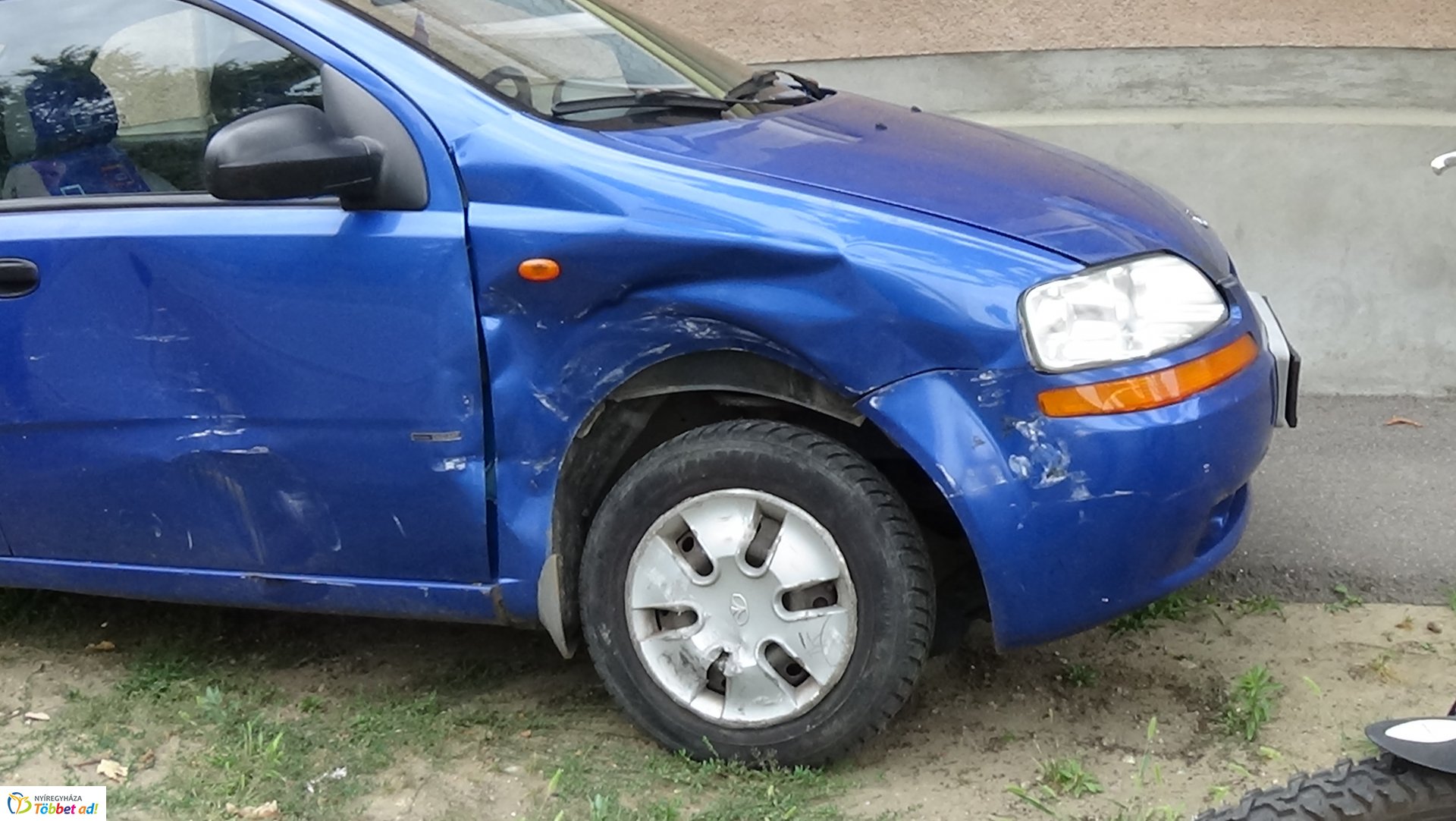 Baleset történt a Kiss Ernő és a Deák Ferenc utcai csomópontban