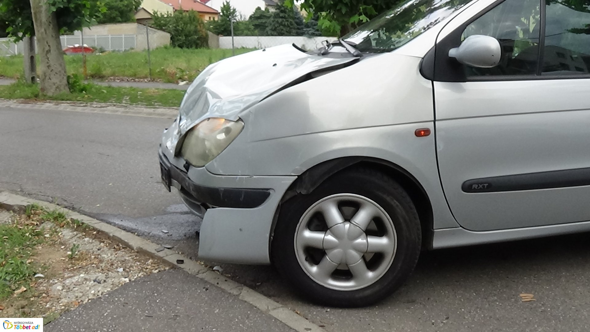 Baleset történt a Kiss Ernő és a Deák Ferenc utcai csomópontban