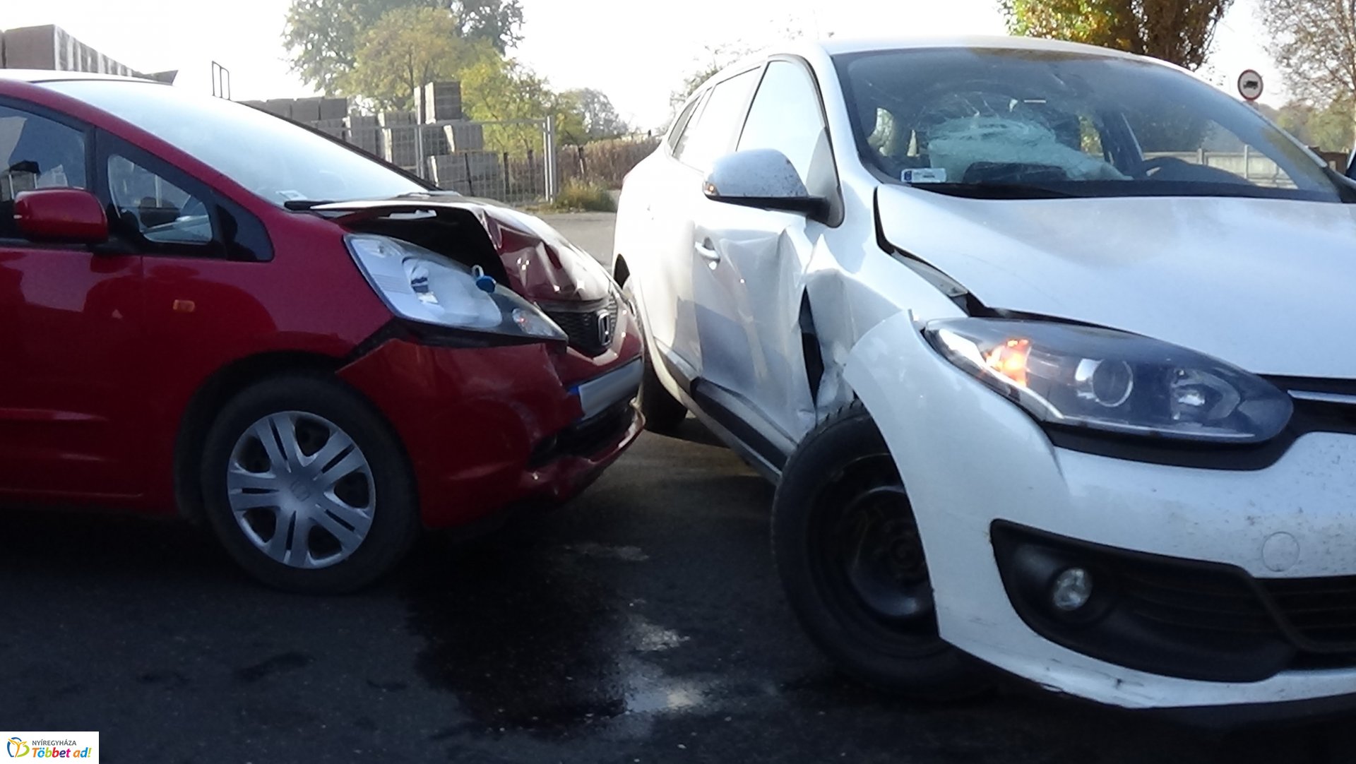 Baleset történt a Kosbor utcán