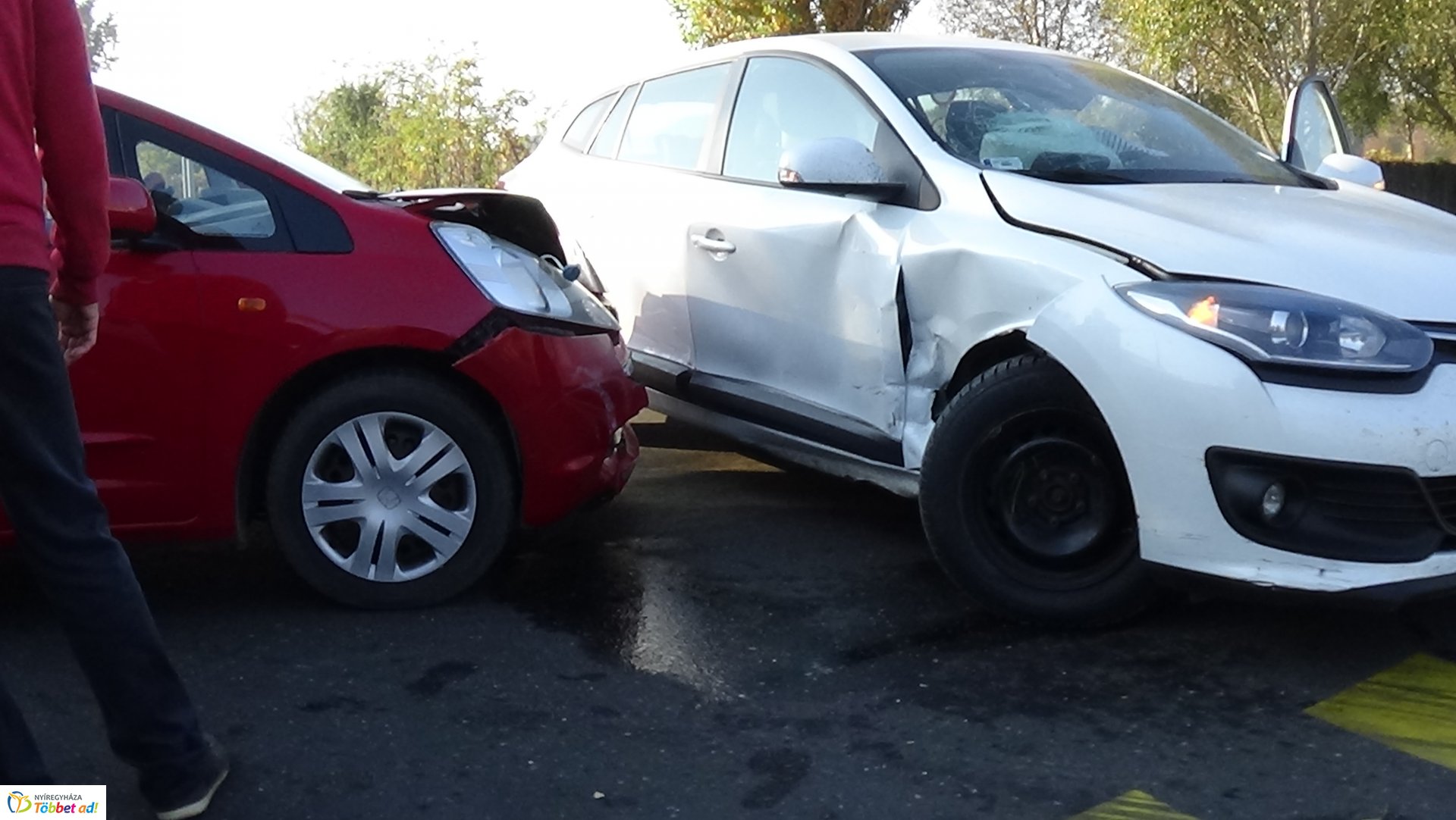 Baleset történt a Kosbor utcán