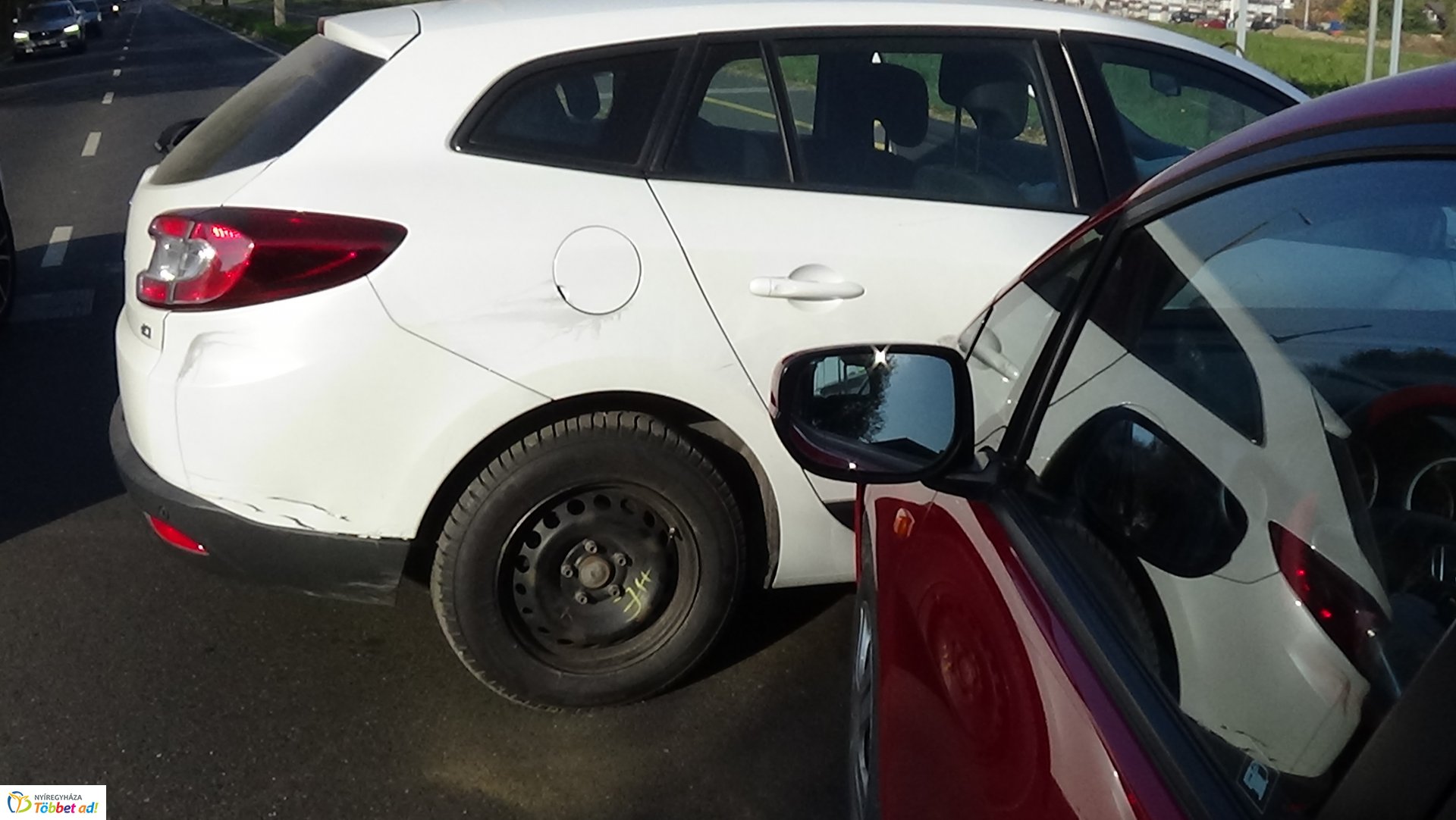 Baleset történt a Kosbor utcán