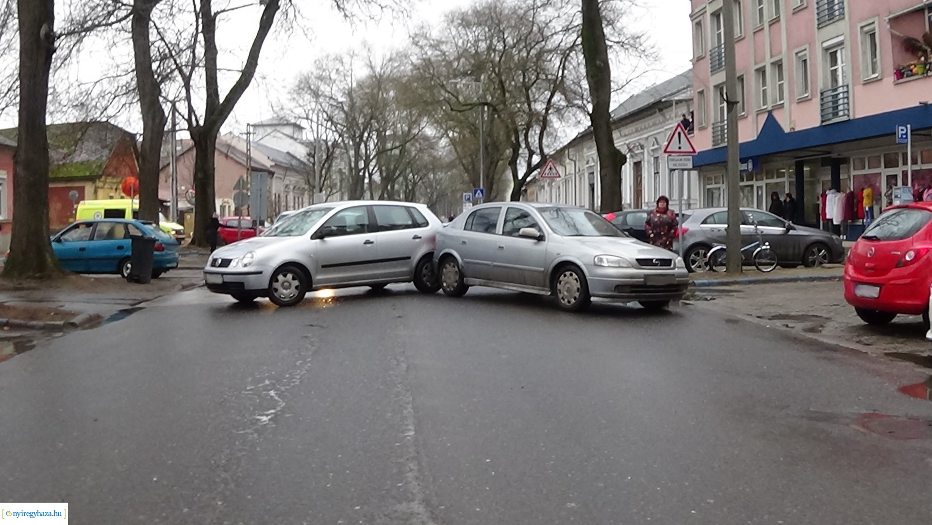Baleset történt a Szarvas utcán péntek délelőtt