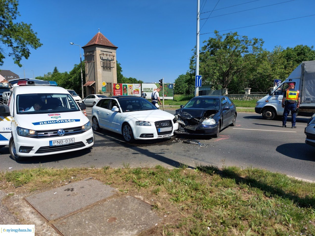 Baleset történt az Orosi úton, a Család utcánál