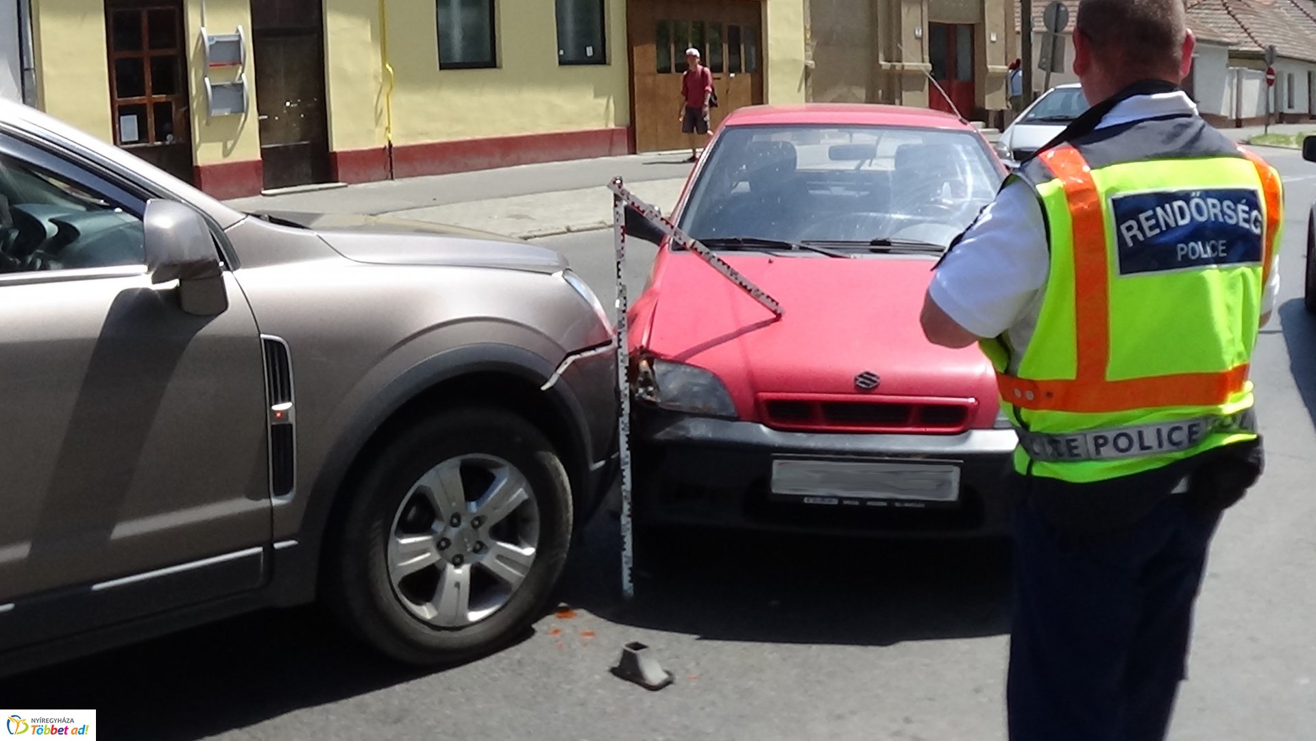 Baleset történt csütörtök délután a Kossuth és a Dob utca csomópontjánál