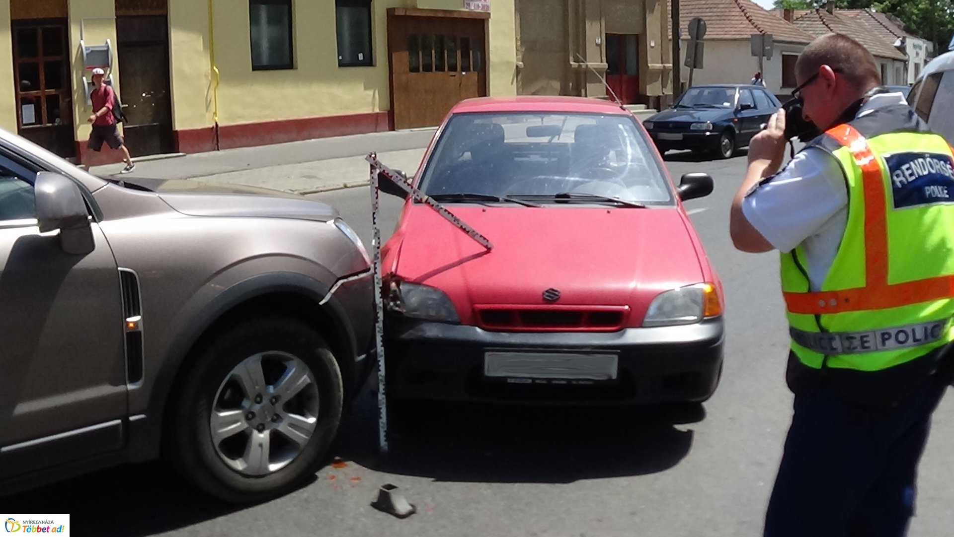 Baleset történt csütörtök délután a Kossuth és a Dob utca csomópontjánál