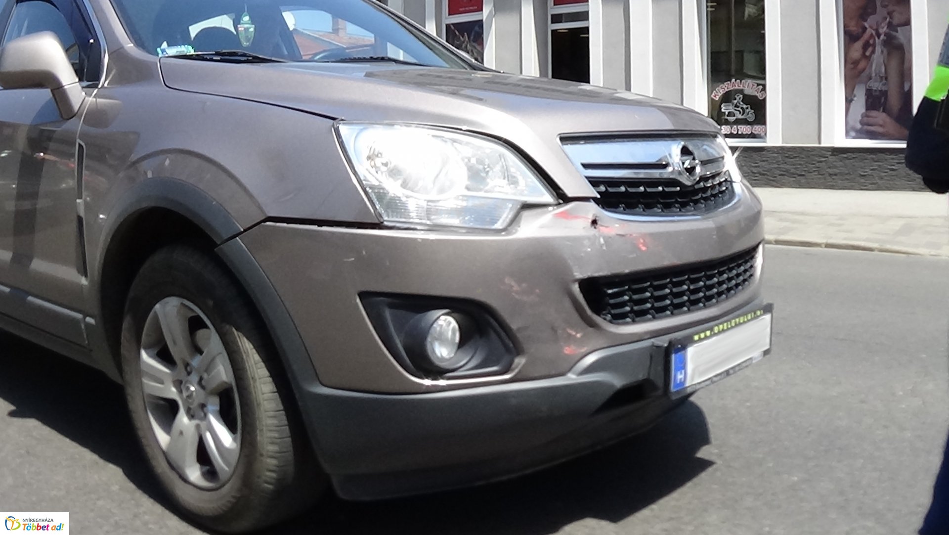 Baleset történt csütörtök délután a Kossuth és a Dob utca csomópontjánál