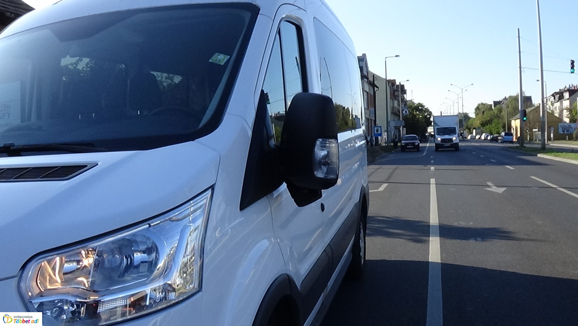 Baleset történt hétfő délelőtt a Mező utcán