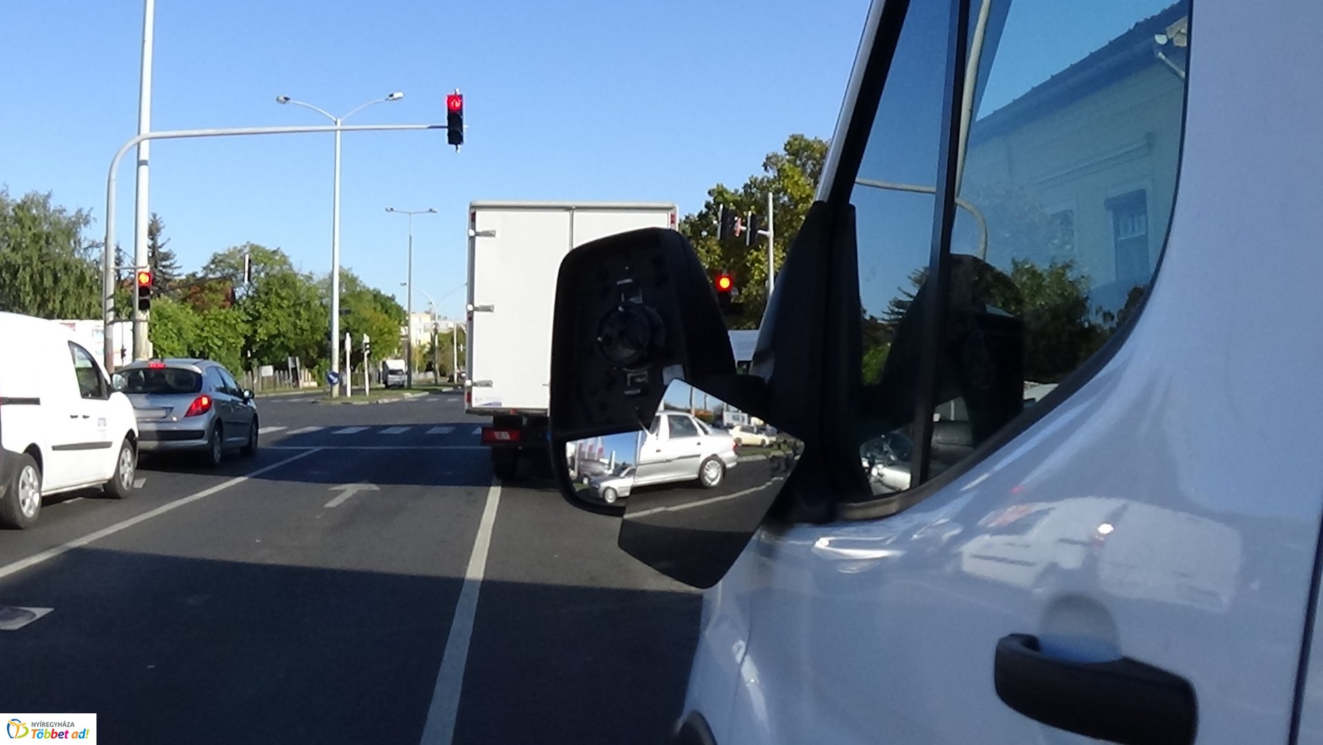 Baleset történt hétfő délelőtt a Mező utcán