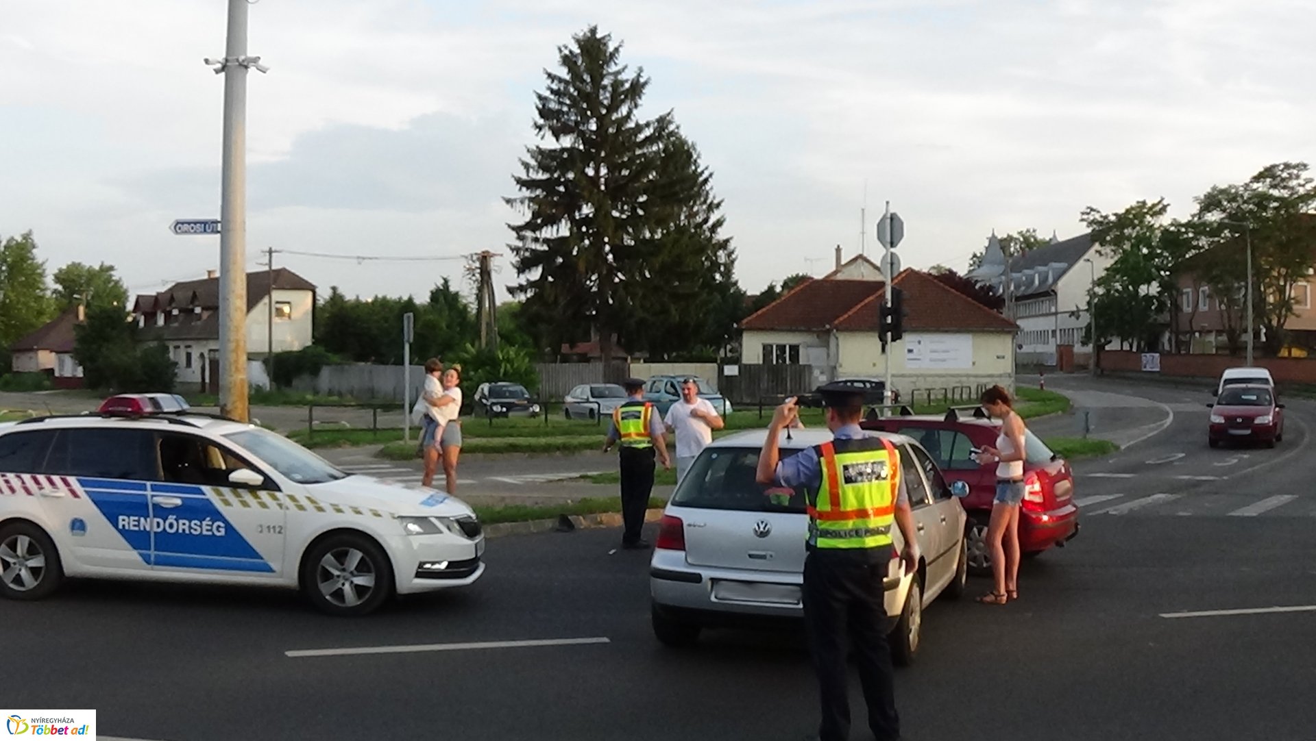 Baleset történt hétfő este a Család utcán, az Orosi úti csomópontnál