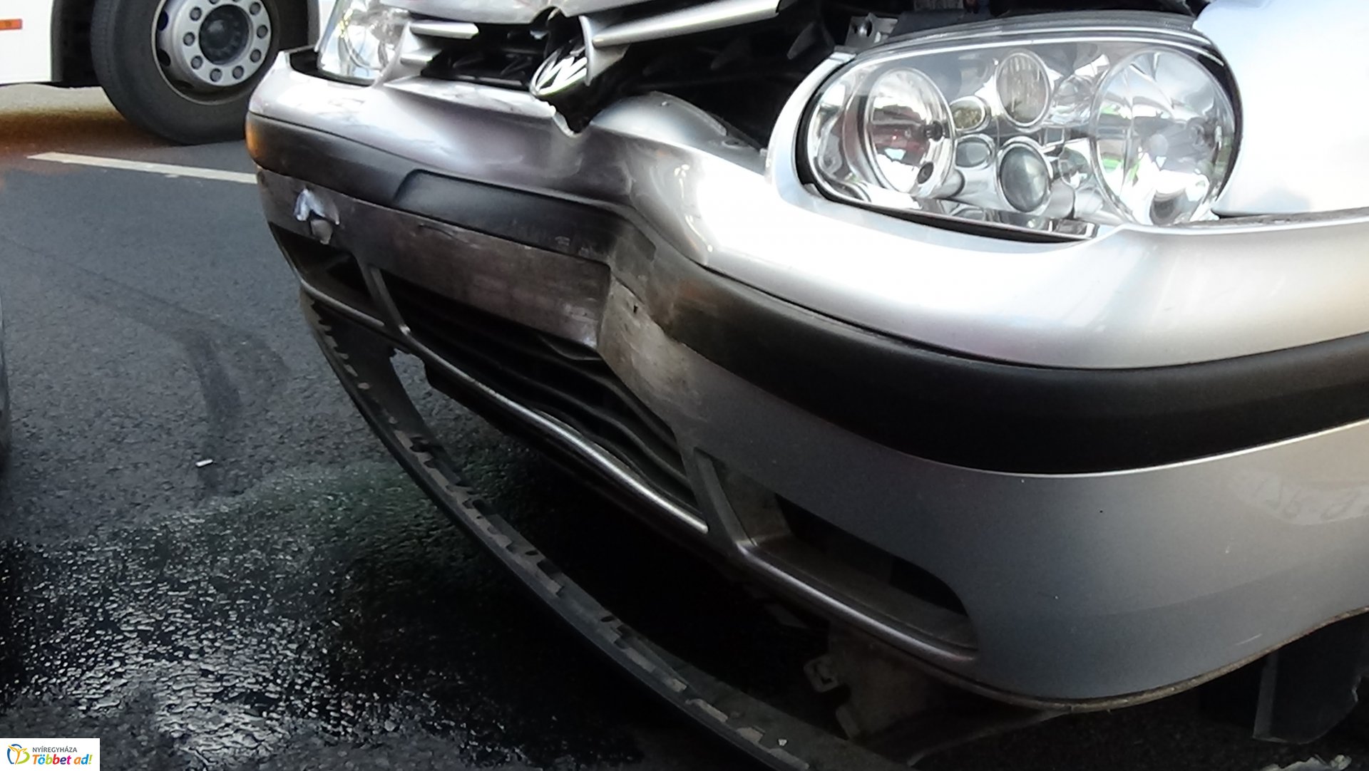 Baleset történt hétfő este a Család utcán, az Orosi úti csomópontnál