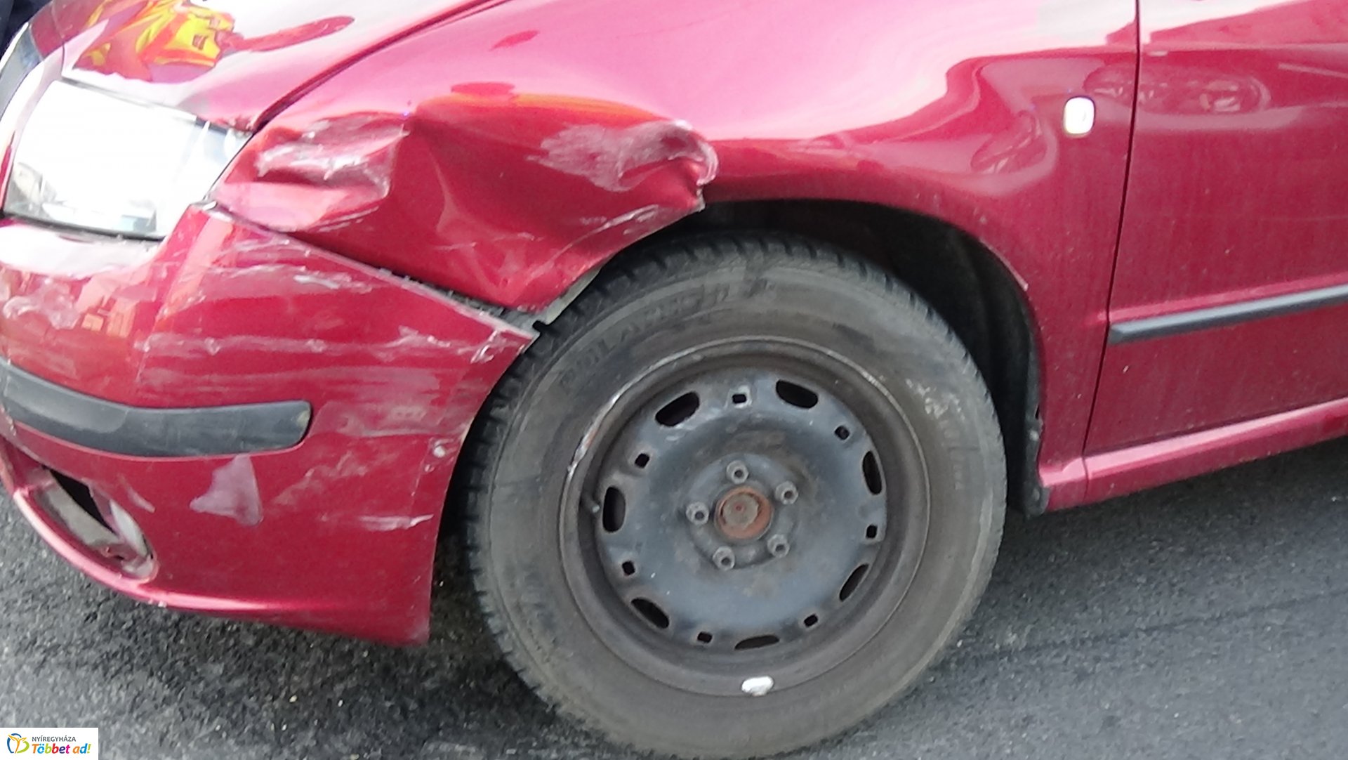 Baleset történt hétfő este a Család utcán, az Orosi úti csomópontnál