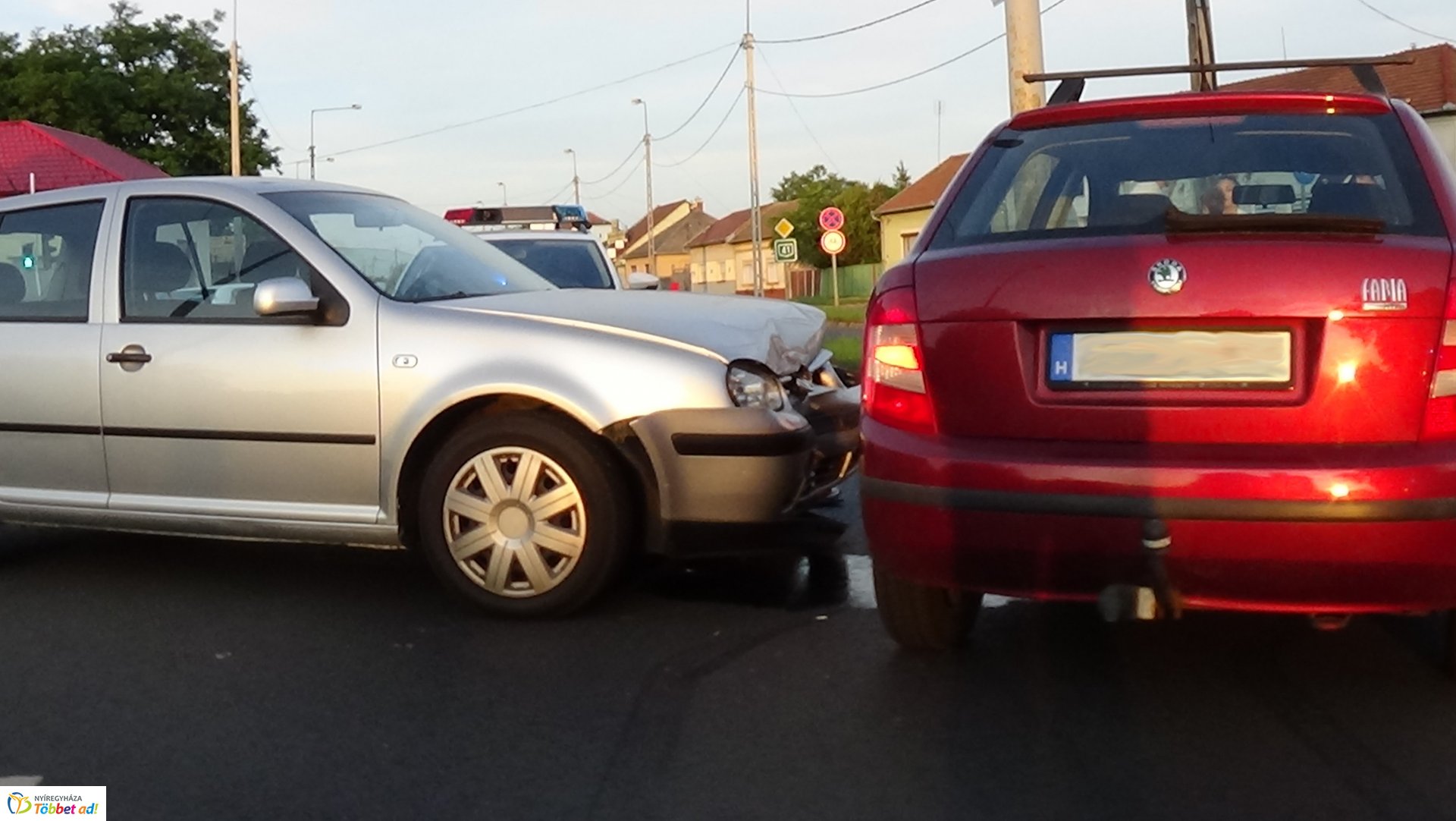 Baleset történt hétfő este a Család utcán, az Orosi úti csomópontnál