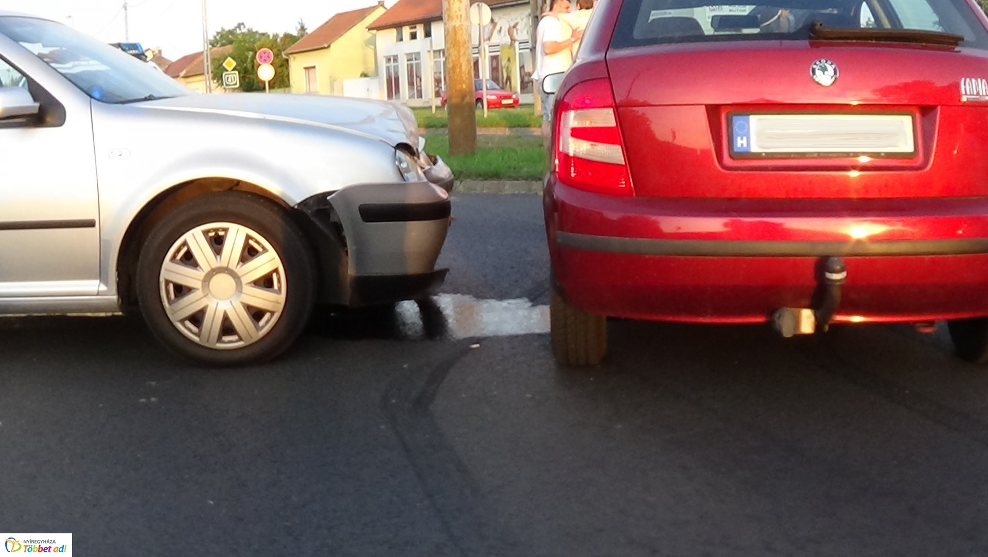 Baleset történt hétfő este a Család utcán, az Orosi úti csomópontnál