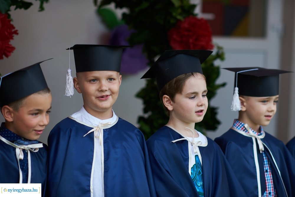 Ballagás az Eszterlánc óvodában