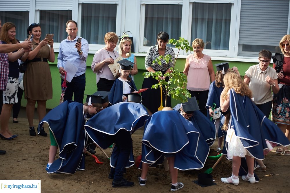 Ballagás az Eszterlánc óvodában