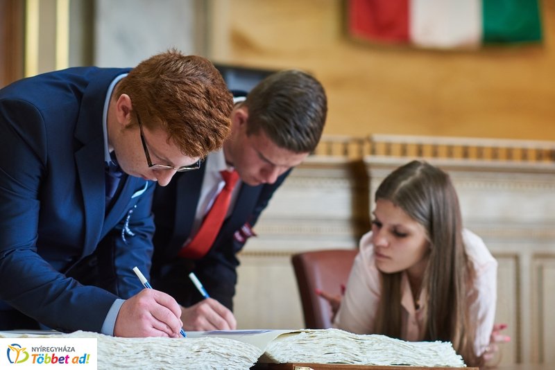 Ballagók Kapcsos Könyve 2019