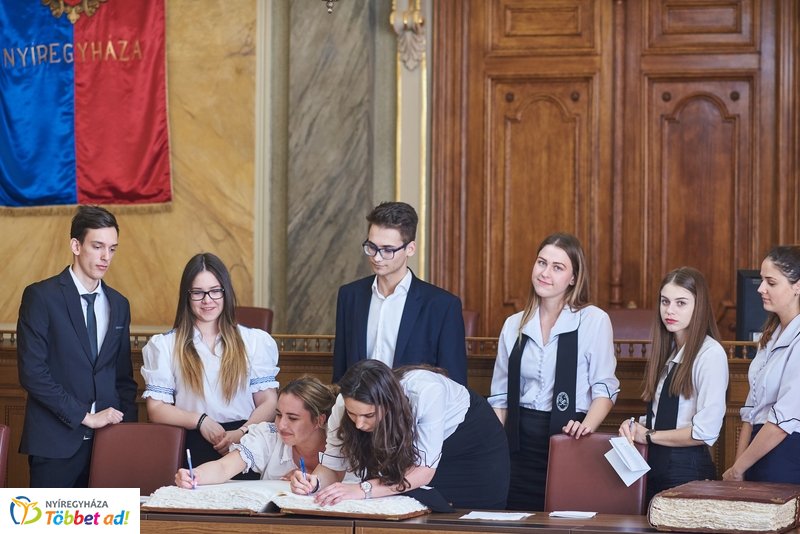 Ballagók Kapcsos Könyve 2019