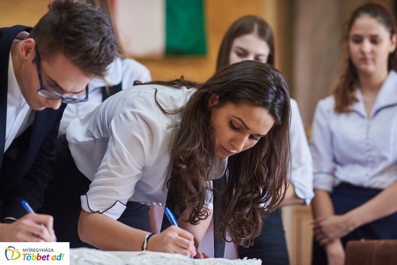 Ballagók Kapcsos Könyve 2019