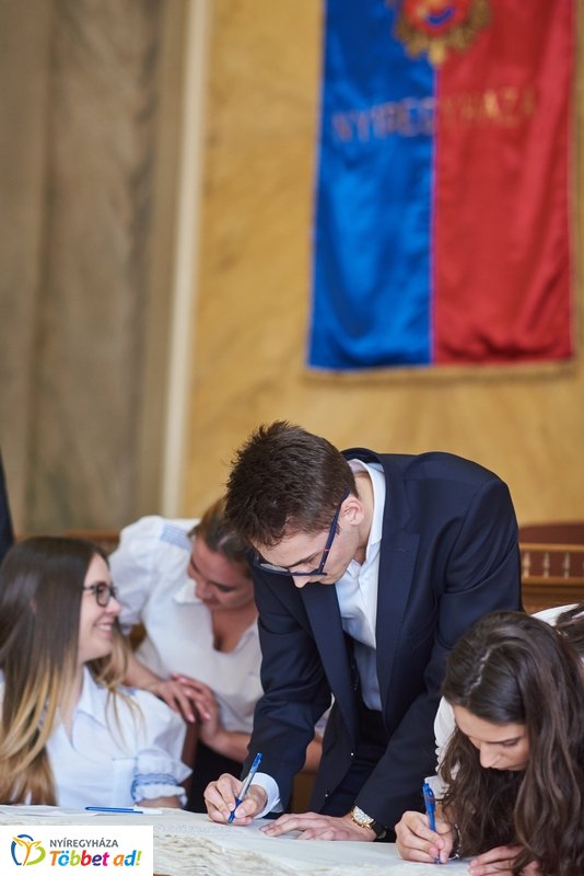 Ballagók Kapcsos Könyve 2019