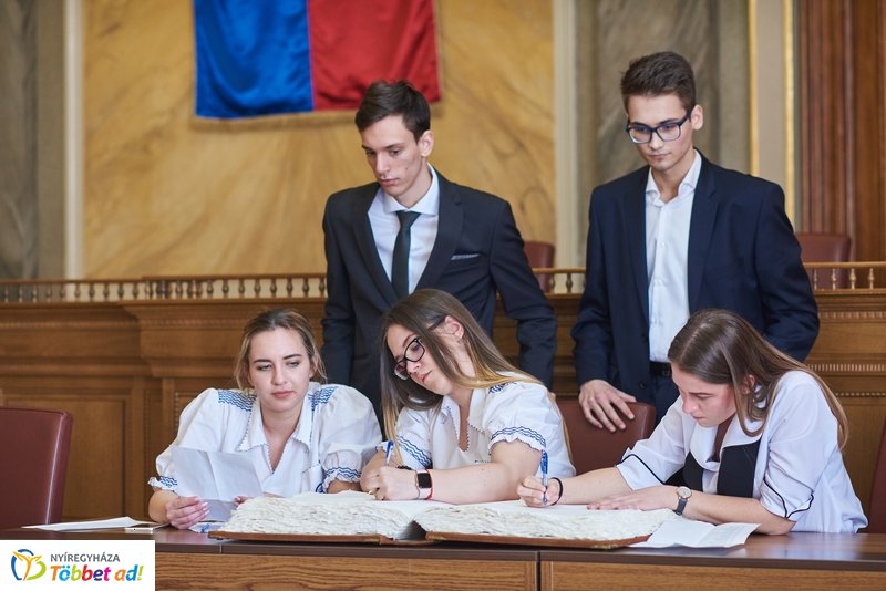 Ballagók Kapcsos Könyve 2019