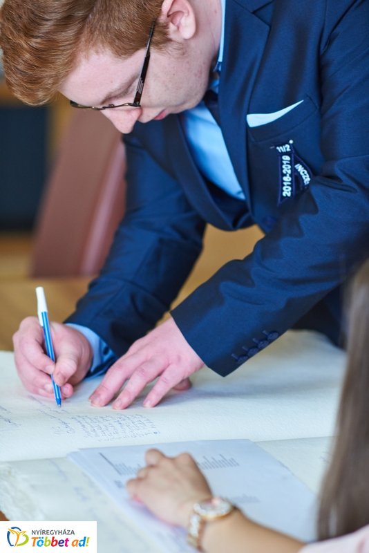 Ballagók Kapcsos Könyve 2019