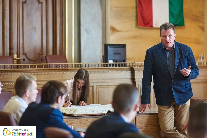 Ballagók Kapcsos Könyve 2019