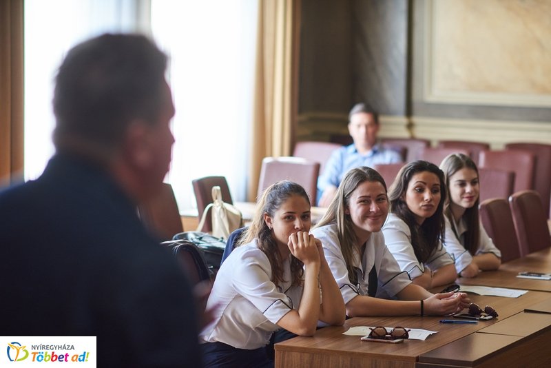 Ballagók Kapcsos Könyve 2019