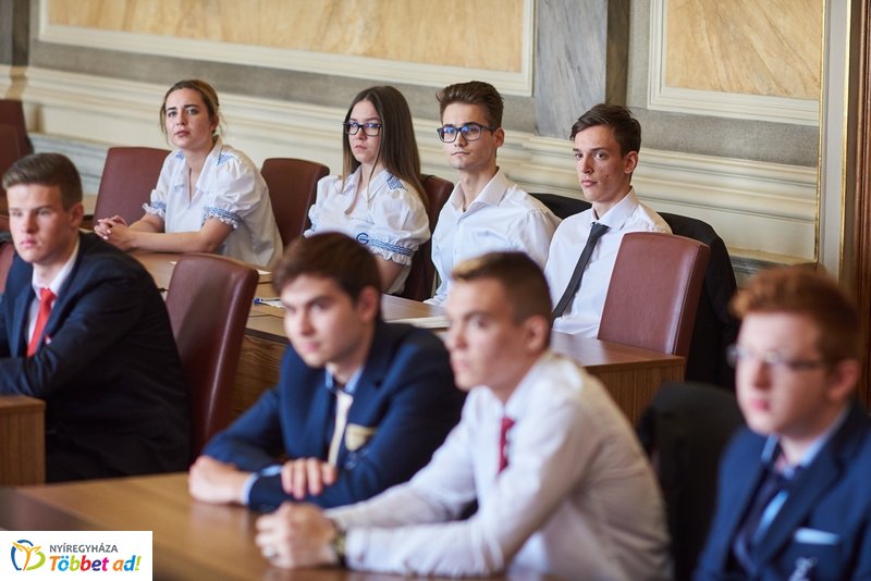 Ballagók Kapcsos Könyve 2019