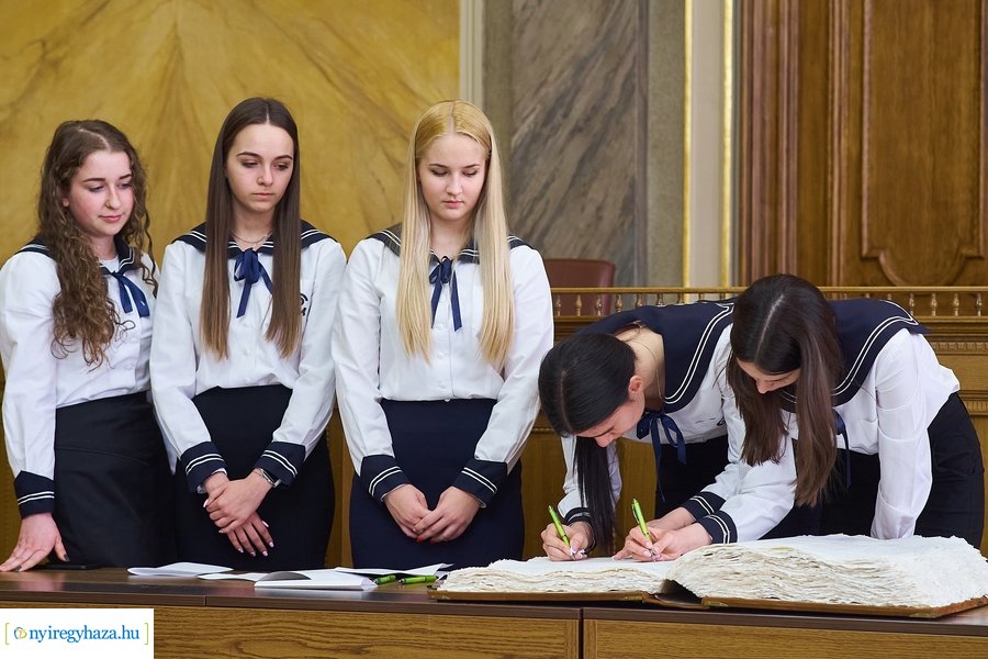 Ballagók Kapcsos Könyve 2022