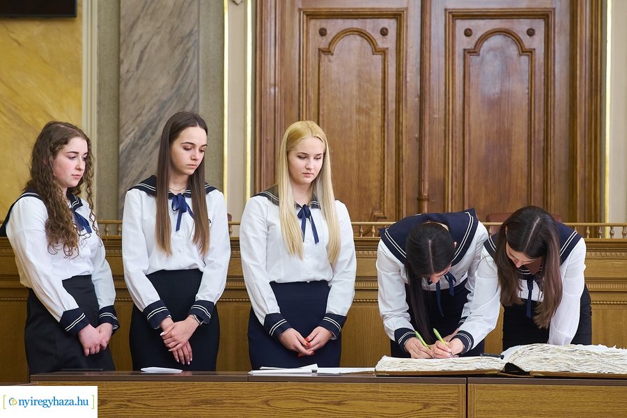 Ballagók Kapcsos Könyve 2022