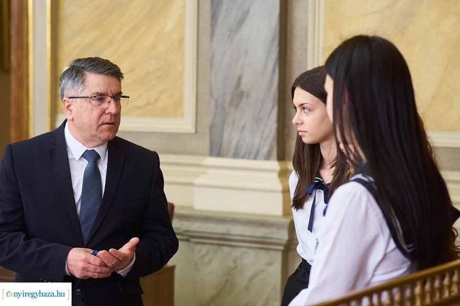 Ballagók Kapcsos Könyve 2022