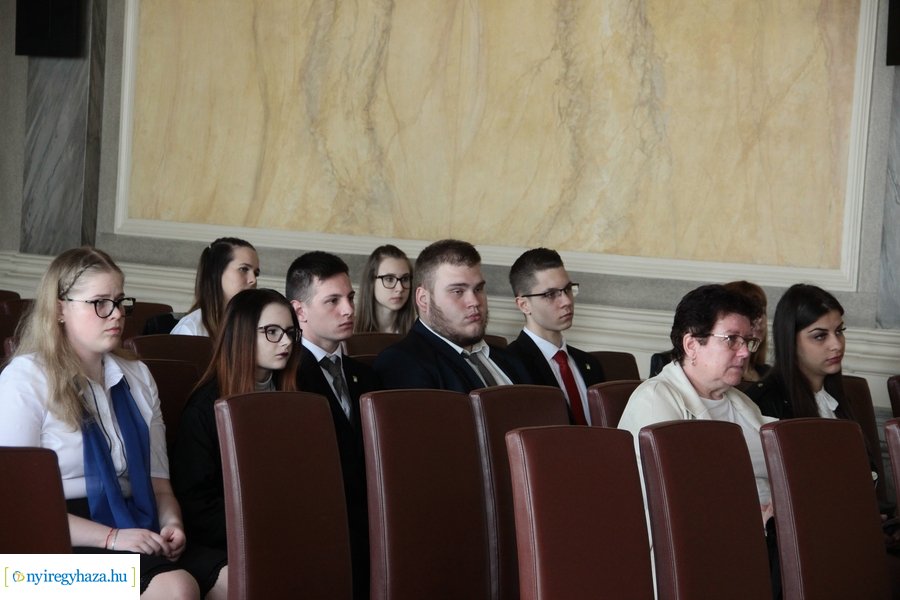 Ballagók Kapcsos Könyve 2023