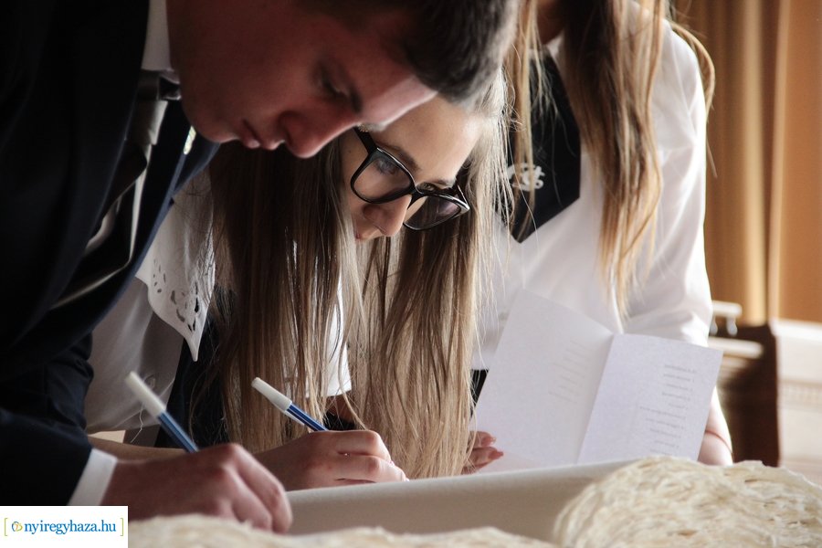 Ballagók Kapcsos Könyve 2023