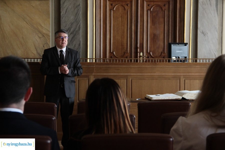 Ballagók Kapcsos Könyve 2023