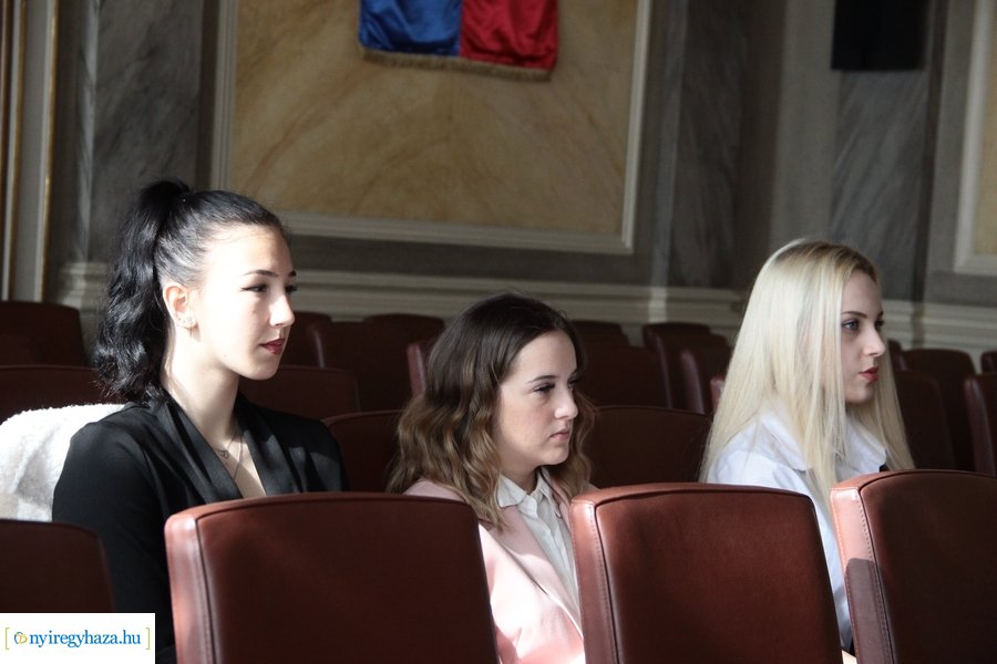 Ballagók Kapcsos Könyve 2023