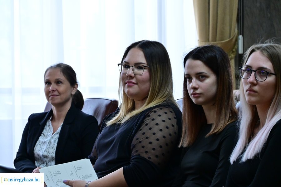 Ballagók Kapcsos Könyve 2024