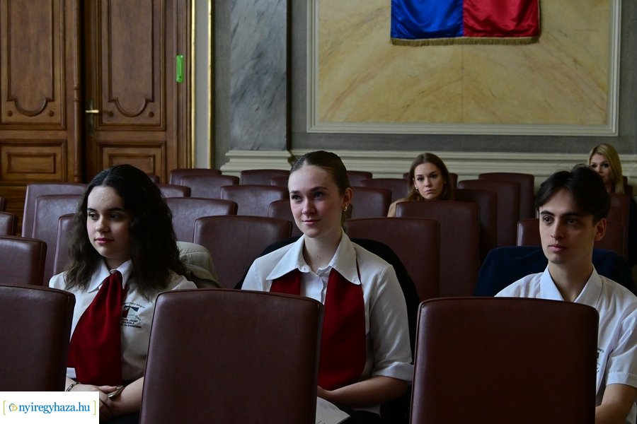 Ballagók Kapcsos Könyve 2024