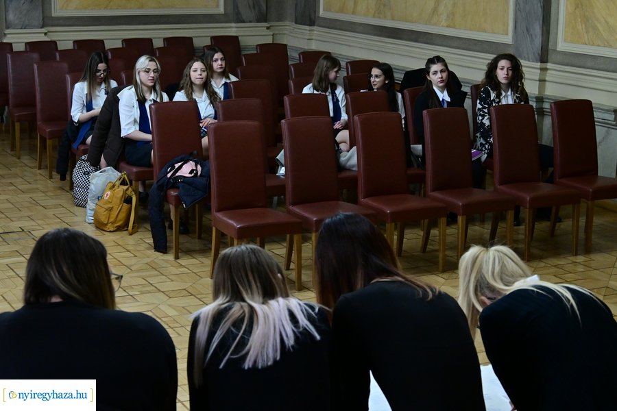 Ballagók Kapcsos Könyve 2024