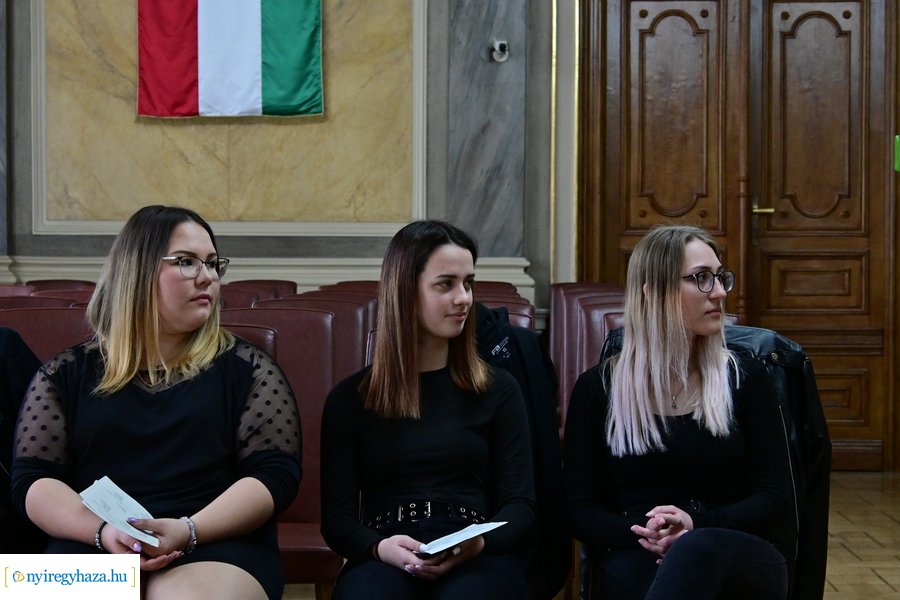 Ballagók Kapcsos Könyve 2024