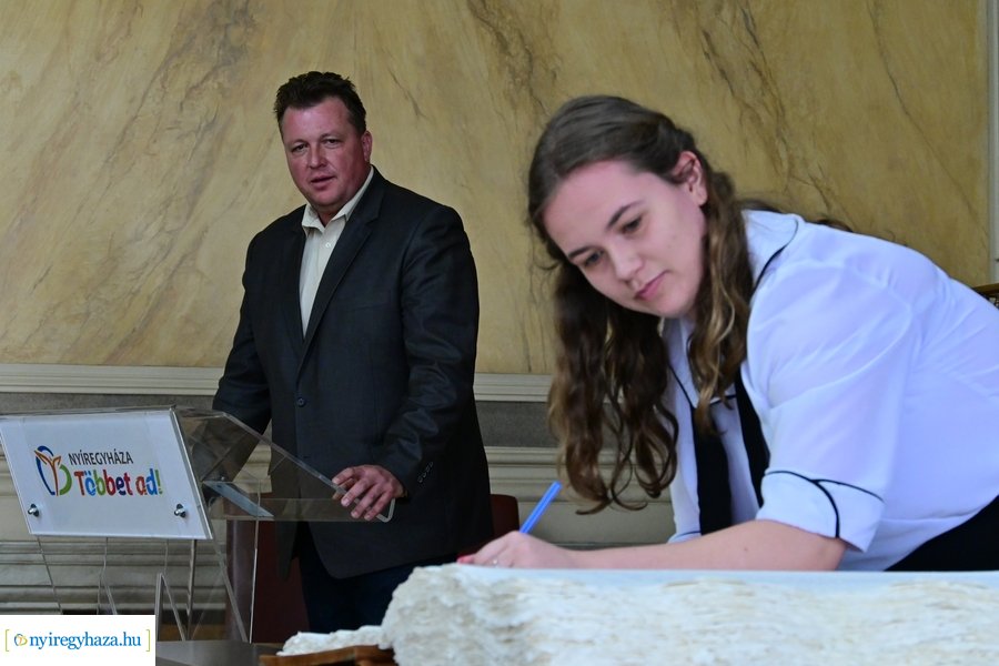 Ballagók Kapcsos Könyve 2024