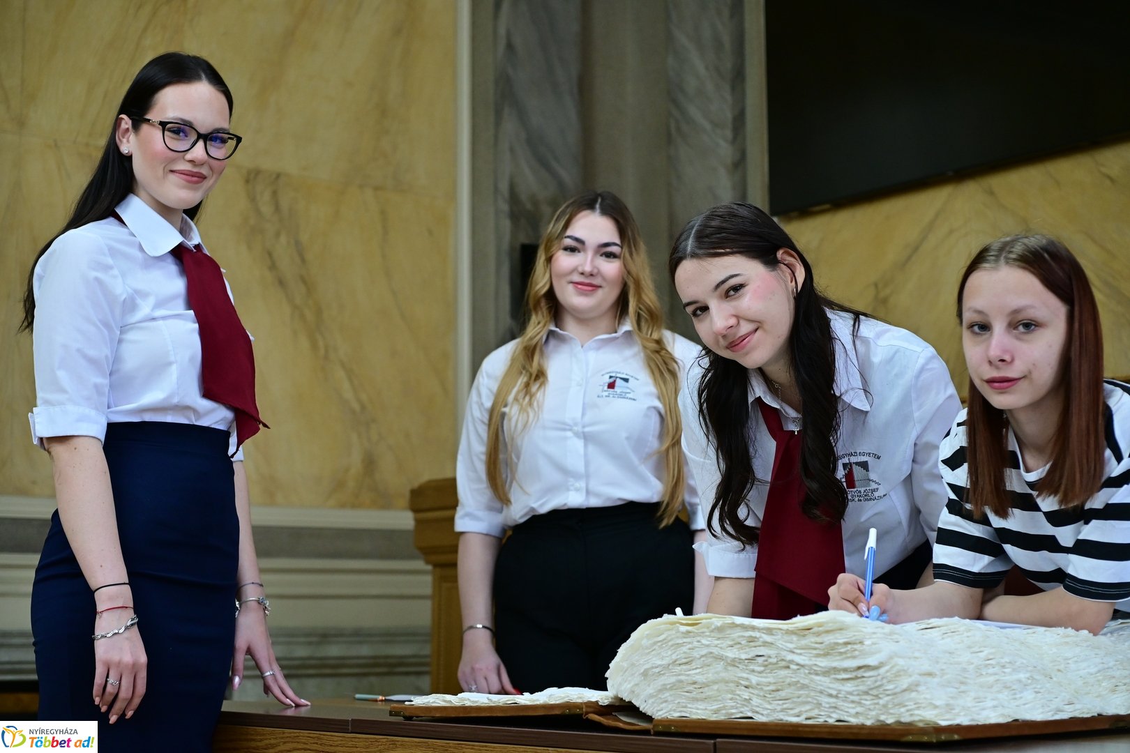 Ballagók Kapcsos Könyve 2025