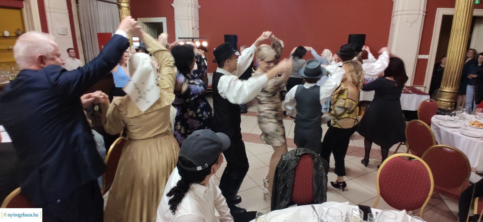 Báloztak a Móra Ferenc Általános Iskolában