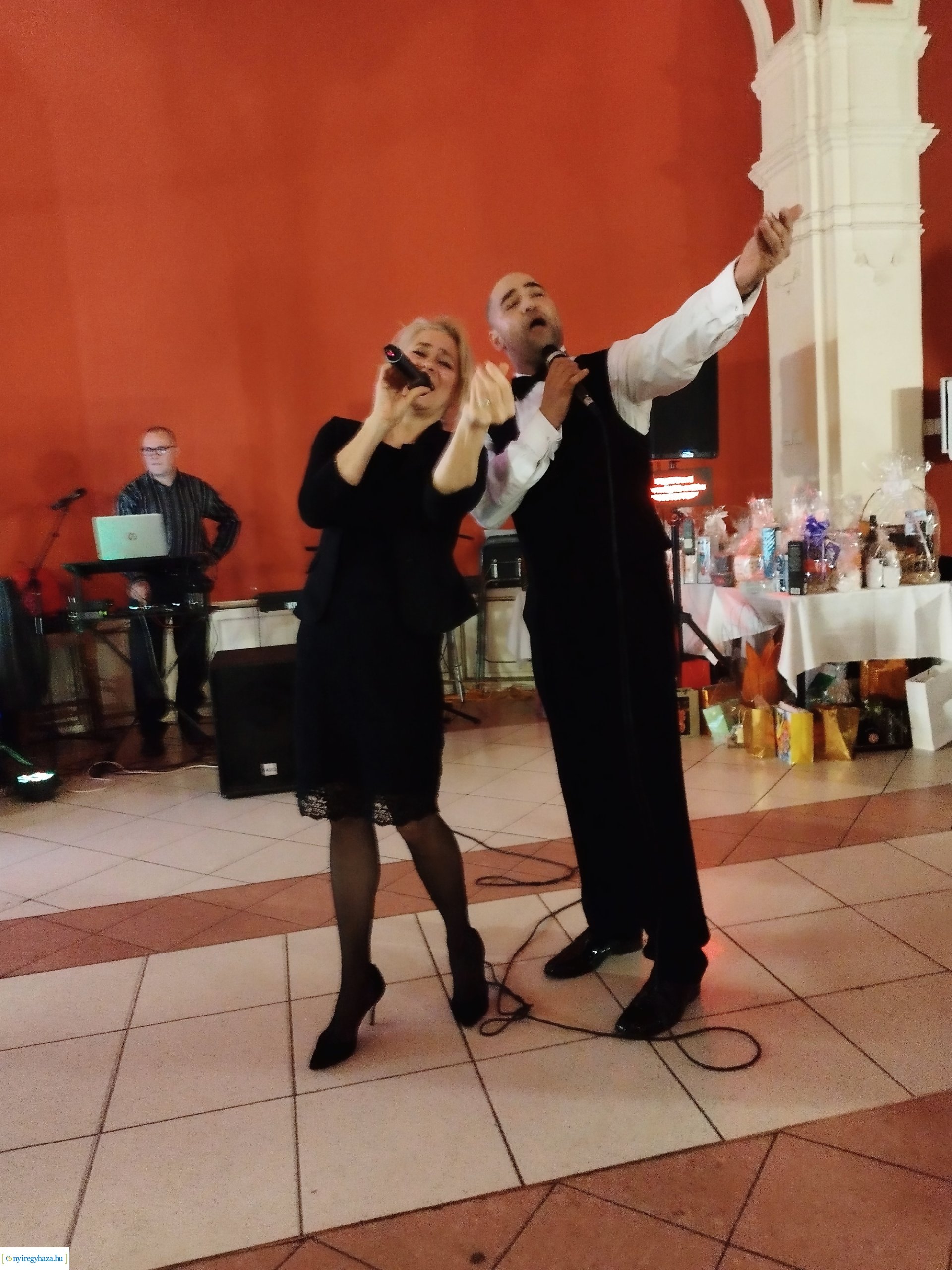 Báloztak a Móra Ferenc Általános Iskolában